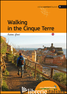 WALKING IN THE CINQUE TERRE - GRECI ANDREA; CAPPELLARI F. (CUR.)